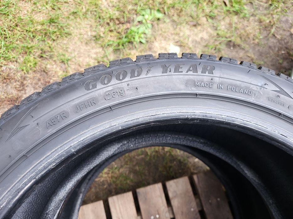 Opony zimowe Goodyear ultragrip ice  2.  225 45 17