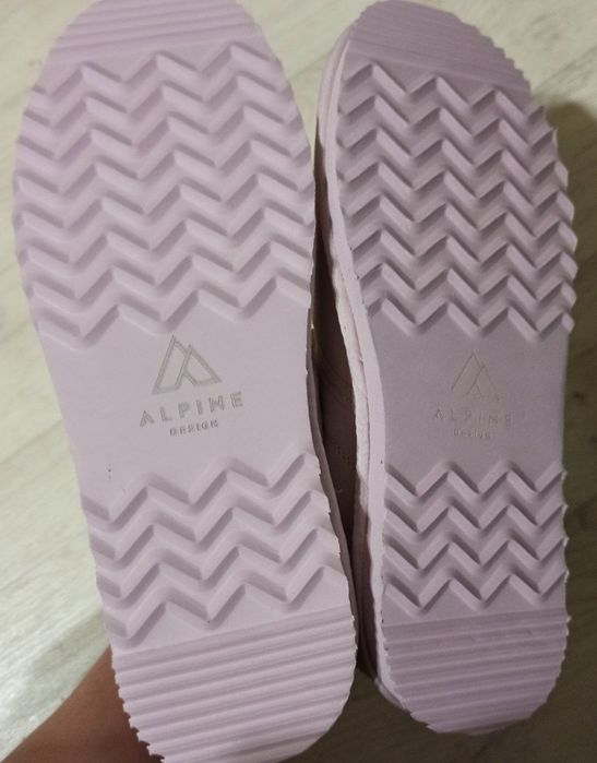 Продам нові уггі ALPINE design розмір 40,5, устілка 26,5 см.