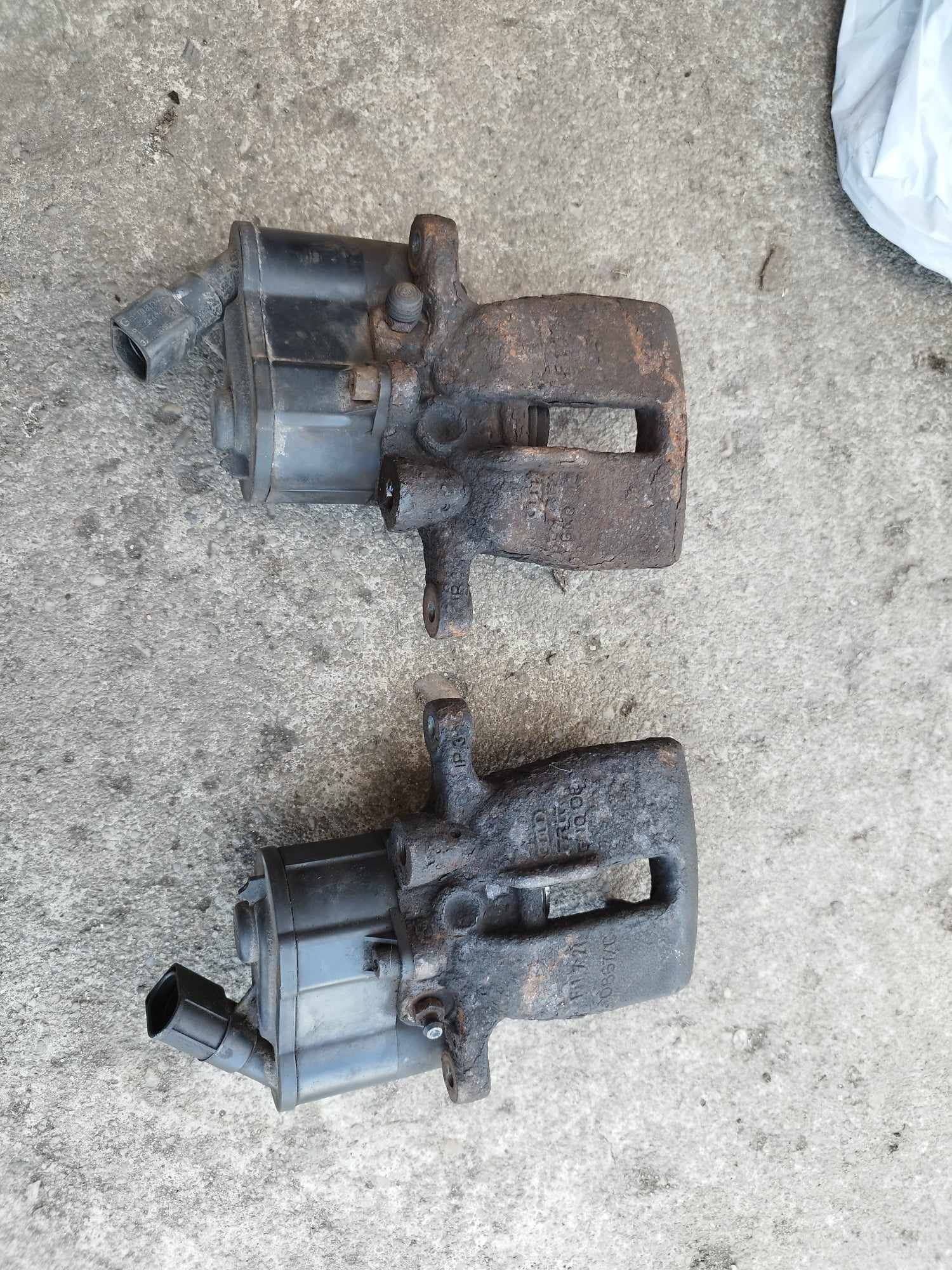 Zacisk Zaciski tył audi A6 C6