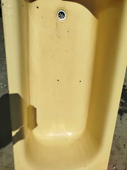 Стара чавунна ванна, ідеально для дачі або на металобрухт