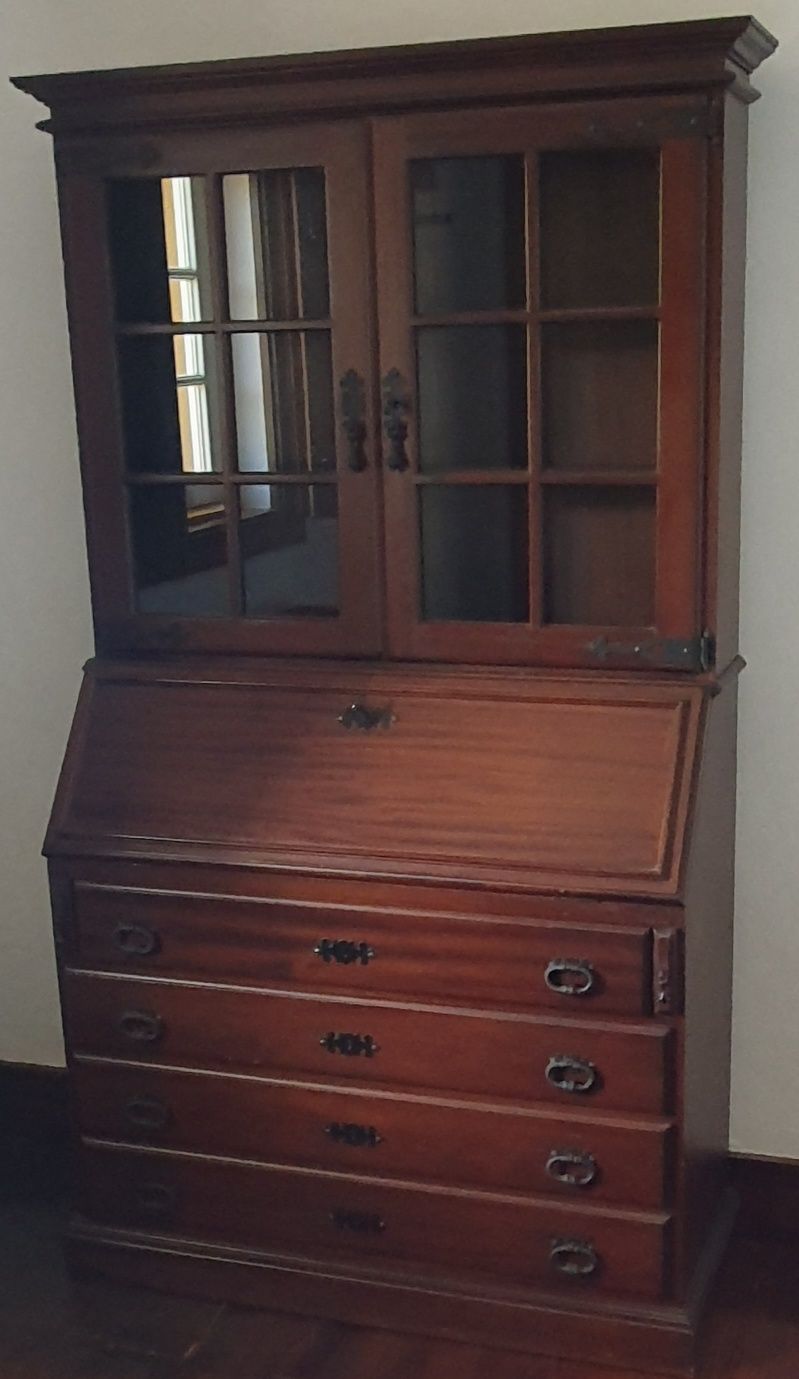 Cómoda com mesa de trabalho em madeira maciça