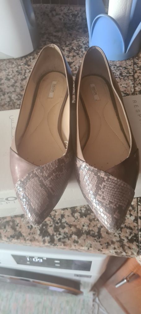 Sapatos como novos em pele geox