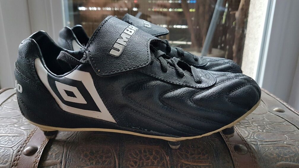 Buty piłkarskie umbro wkręty skórzane