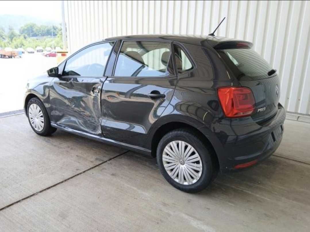 VOLKSWAGEN POLO V Trendline 2015