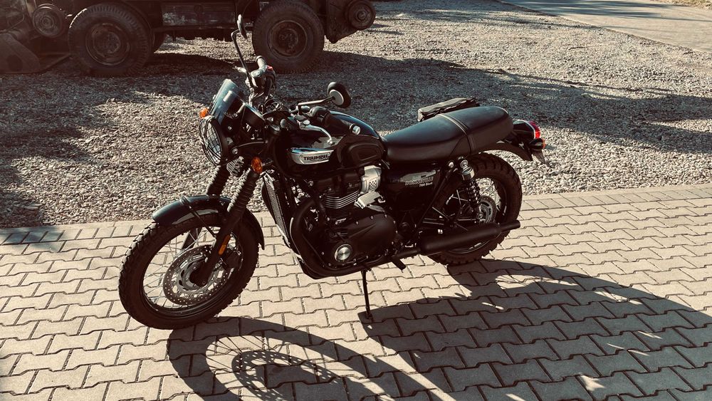 TRIUMPH Bonneville T100 BLACK