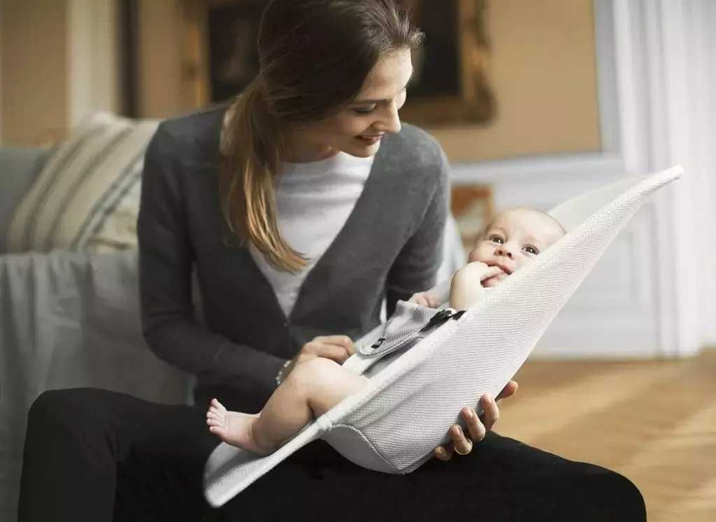 Babybjorn mesh leżaczek plus pałąk/ zabawka .Nowy 1000zl!