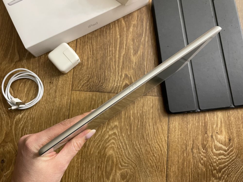 Планшет Apple Ipad 7 2019 32gb WI-FI Silver повний комплект