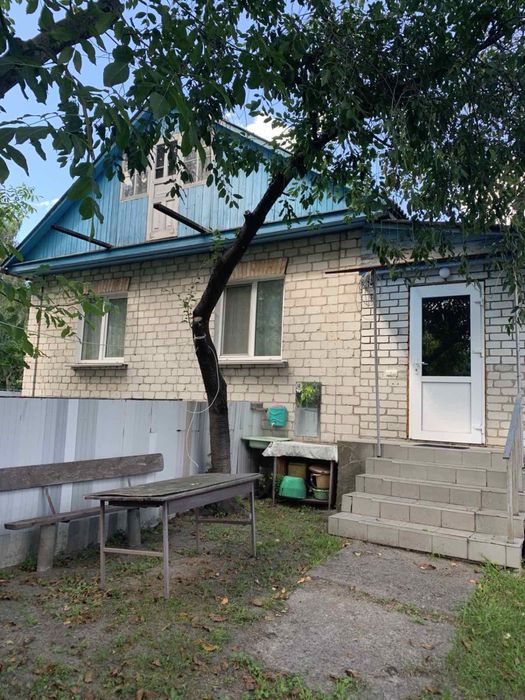 продається житловий будинок біля річки