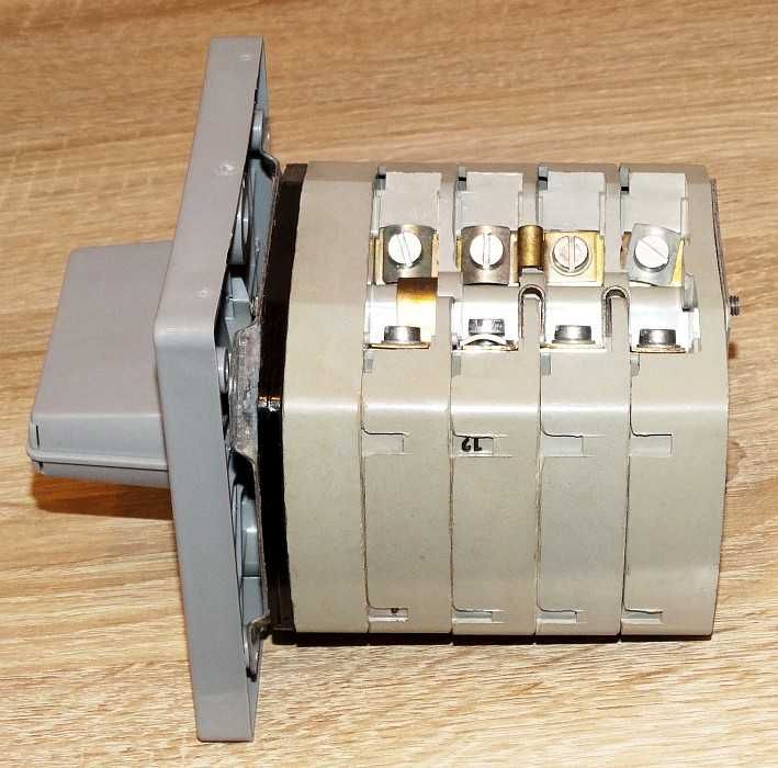 Przełącznik pakietowy gwiazda trójkąt Y/D 63 A 660 V EAW ELGERO NRD