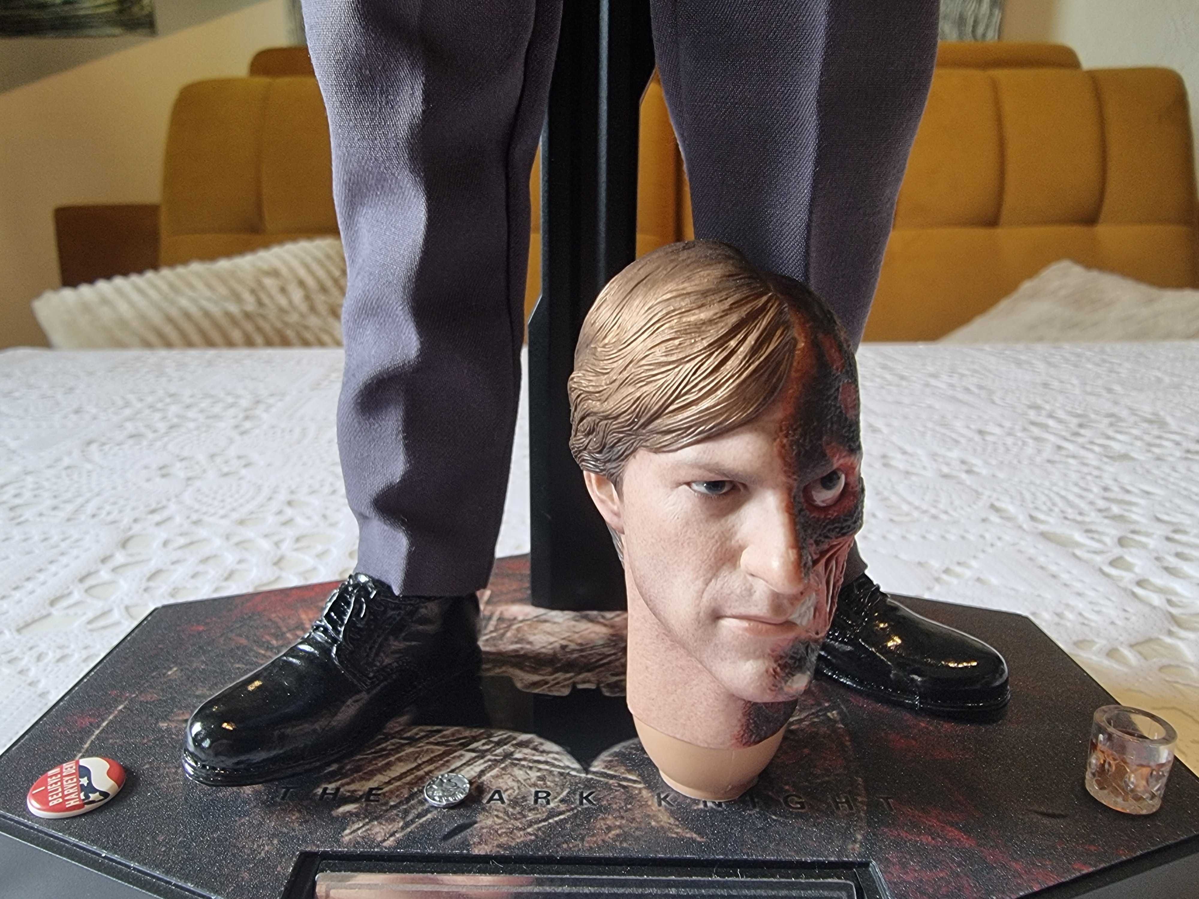 The Dark Knight Hot Toys Two-Face 2.0