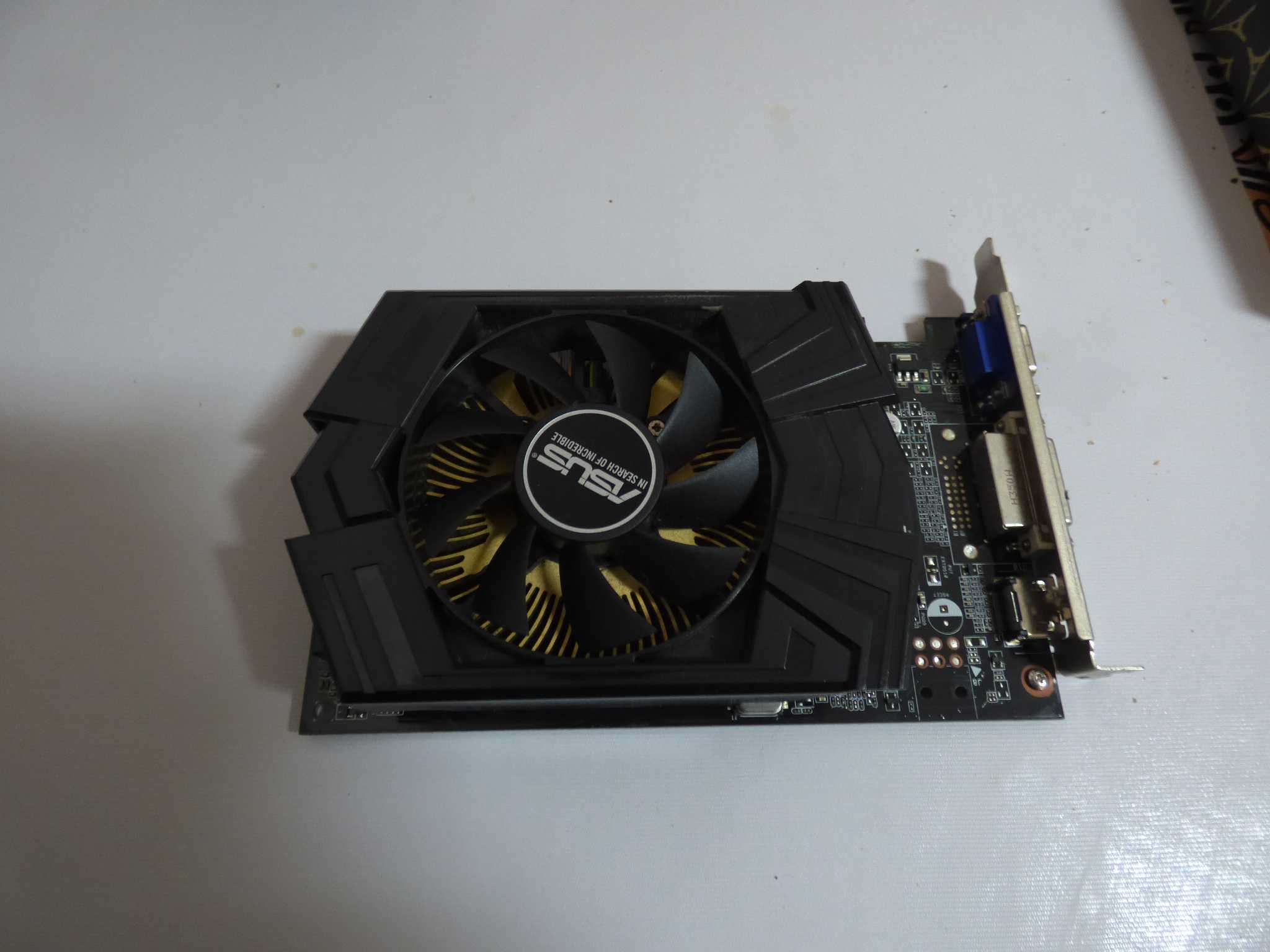 Placa gráfica ASUS GTX750 IGD5