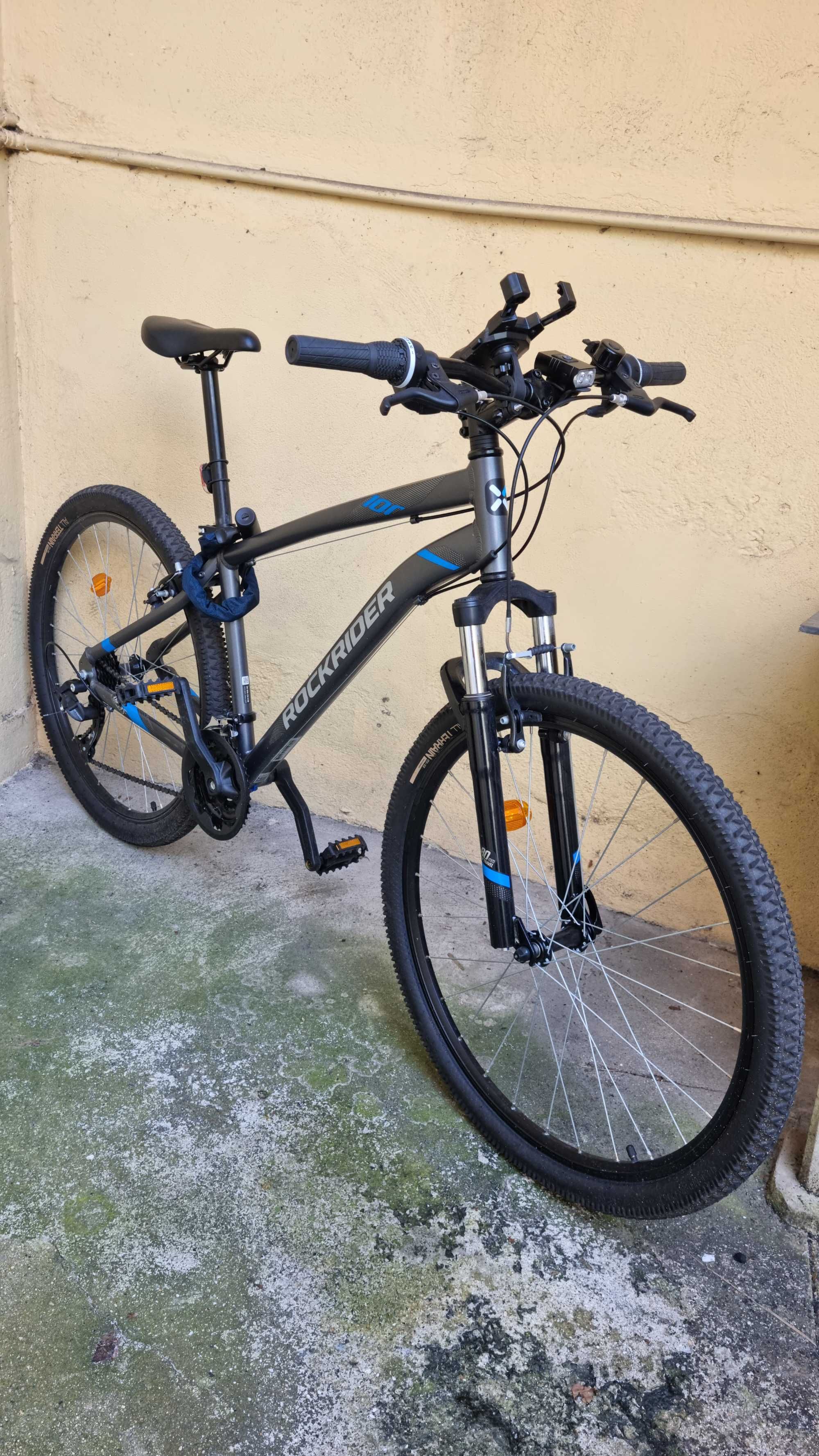 Bicicleta Rockrider st 100 com capacete e cadeado