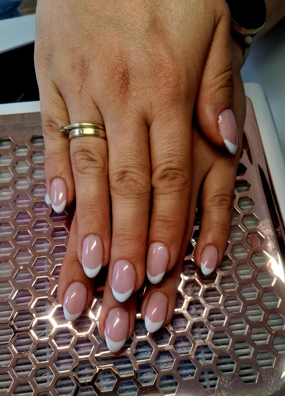 Manicure hybrydowy. Paznokcie hybrydowe