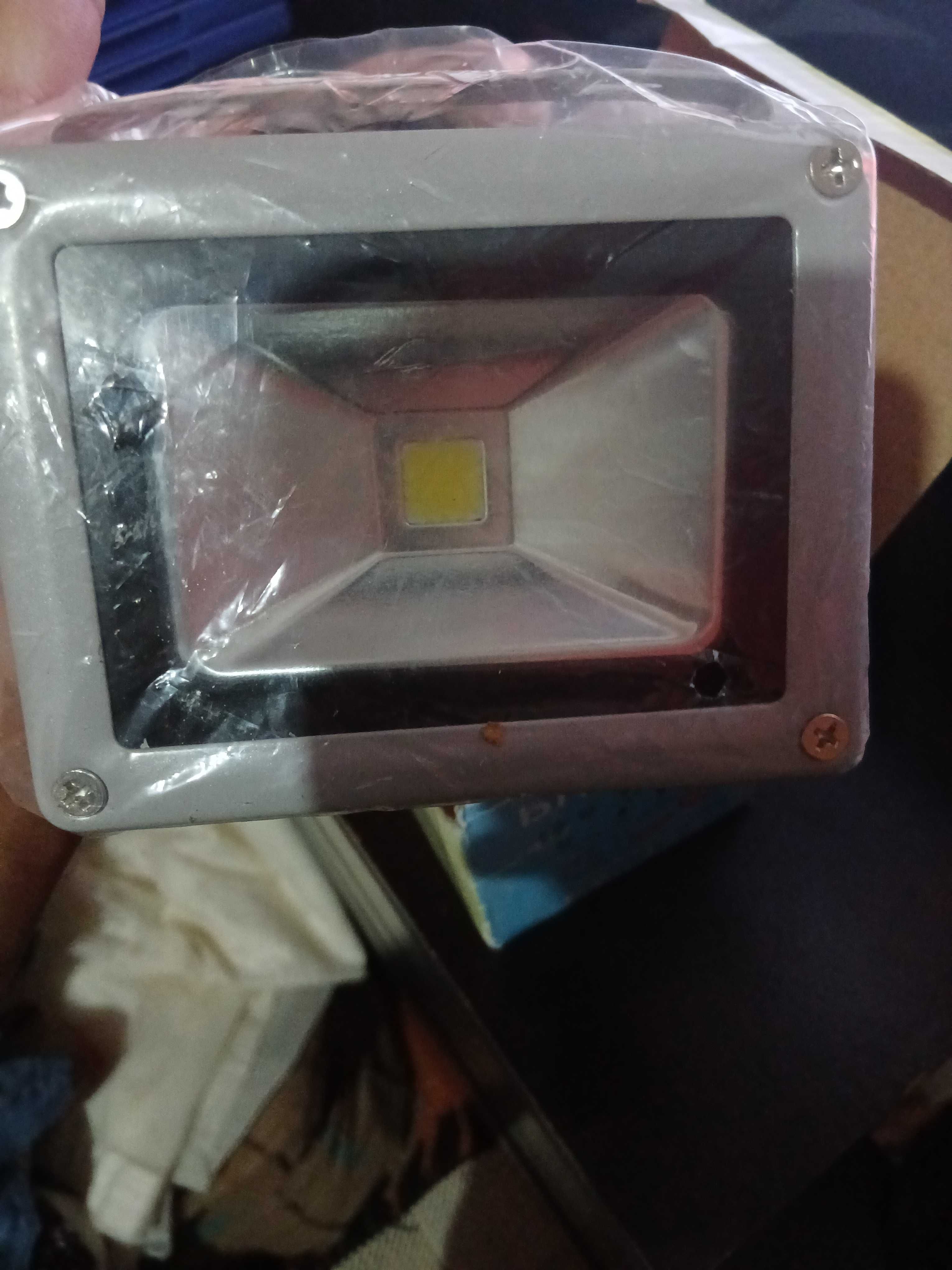 Foco led como novo