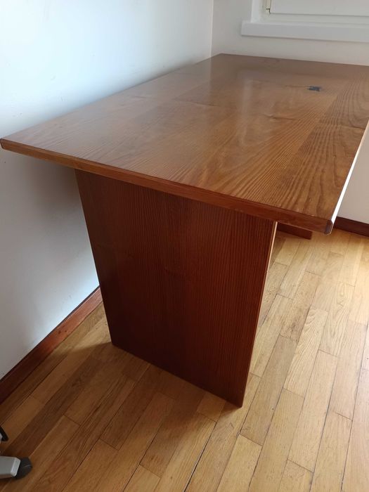 Secretaria madeira