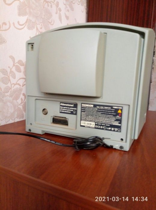 Телевізор з кріпленням на стіну