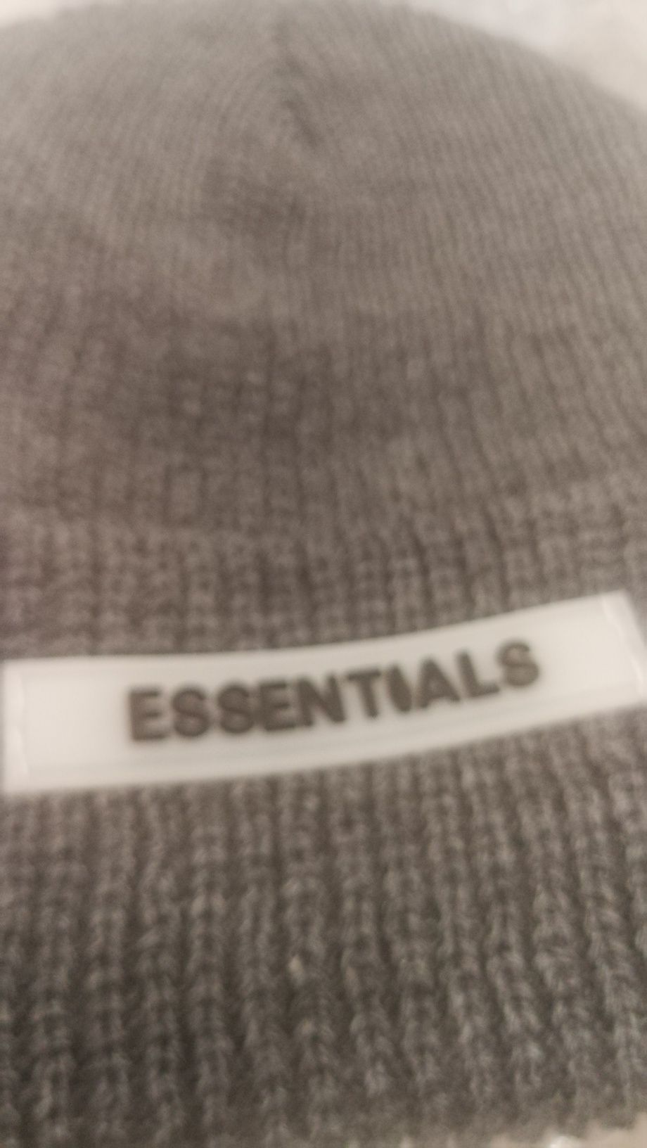 nowa zimowa czapka essentials