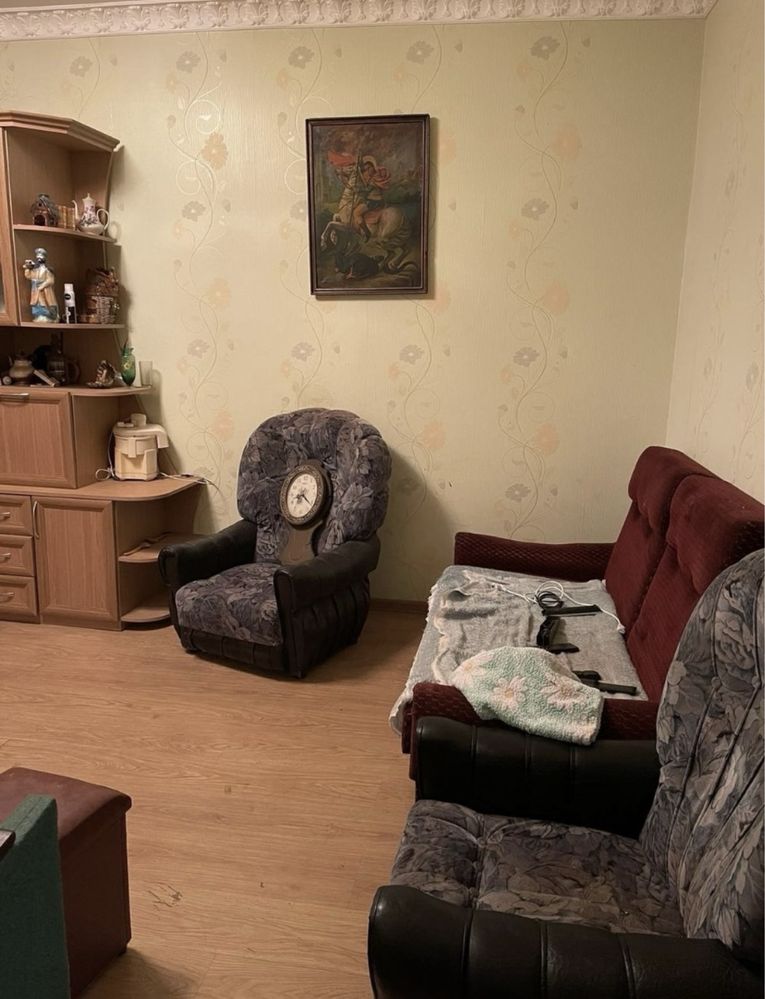 Продається окремий будинок в пригороді.