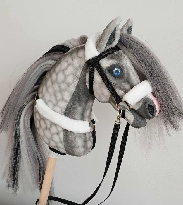 Siwy konik Hobby Horse A4 + sprzęt realistyczny