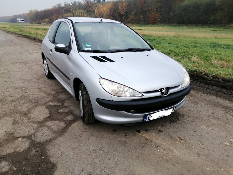 Sprzedam samochód peugeot 206 rocznik 2004.