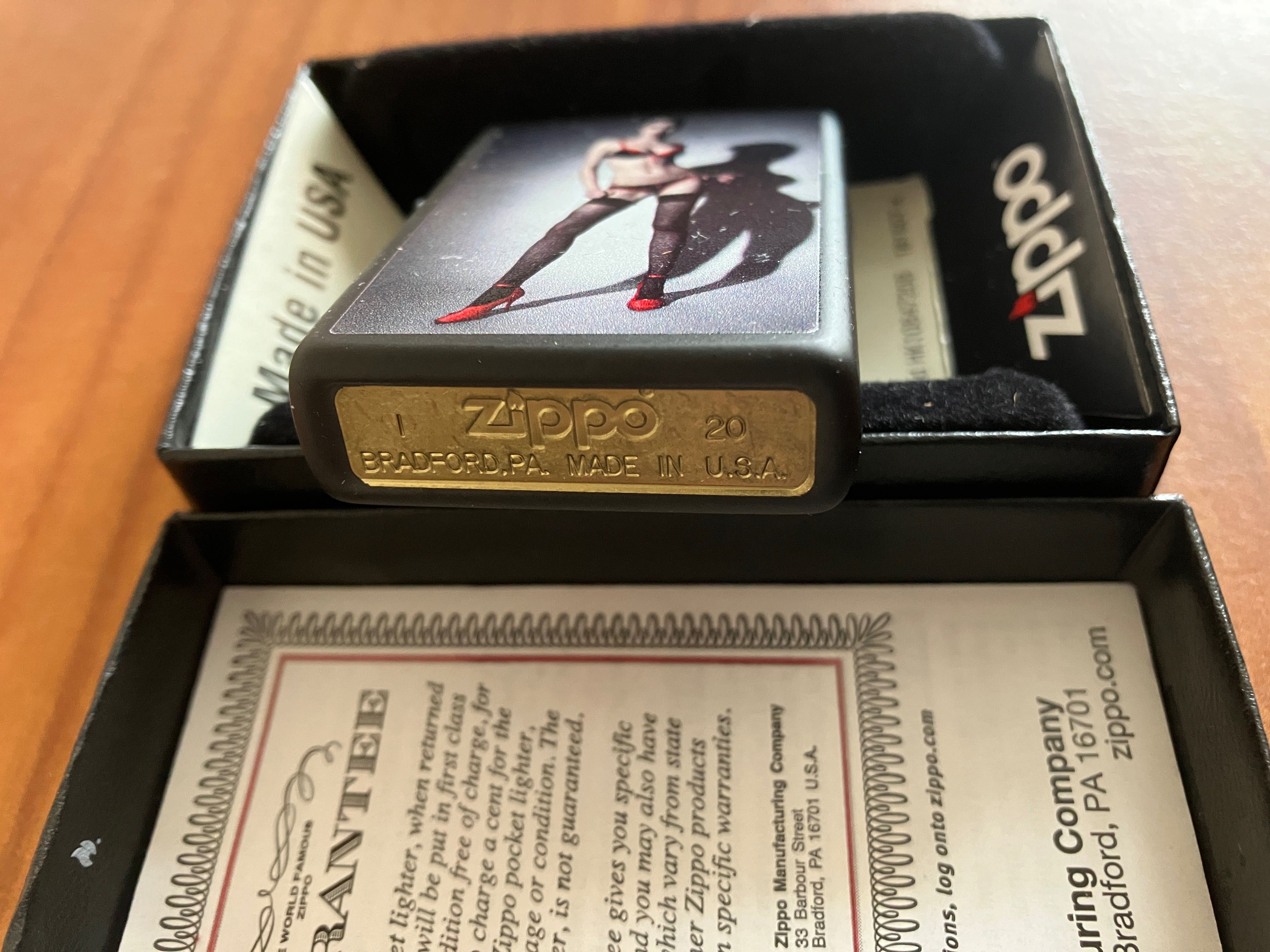 Запальничка Zippo Sexy Girl in stockings. Оригінал!