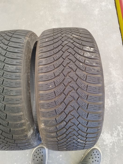 Dwie opony zimowe falken 225/40/R18