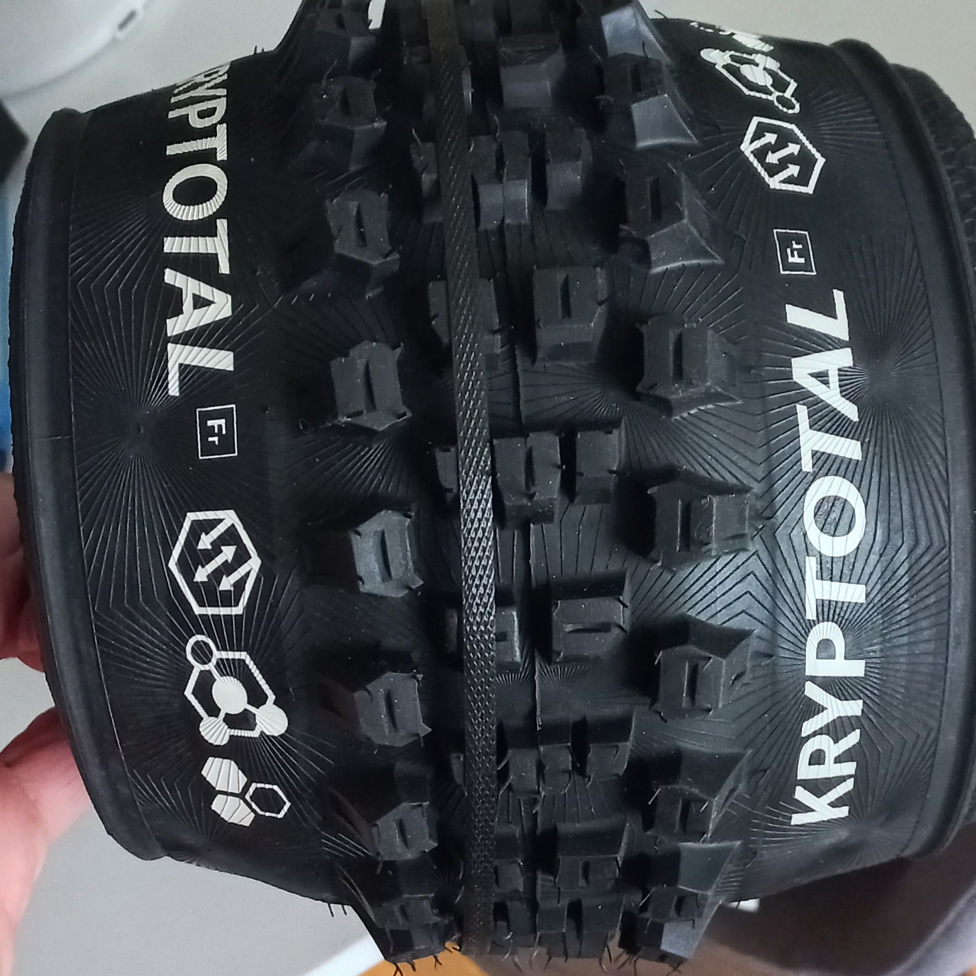 Opona Continental Kryptotal Front 29x2,4"