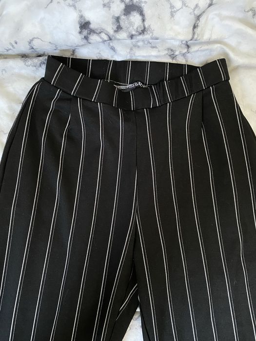 Eleganckie spodnie materialowe/cygaretki/ garniturowe w paski