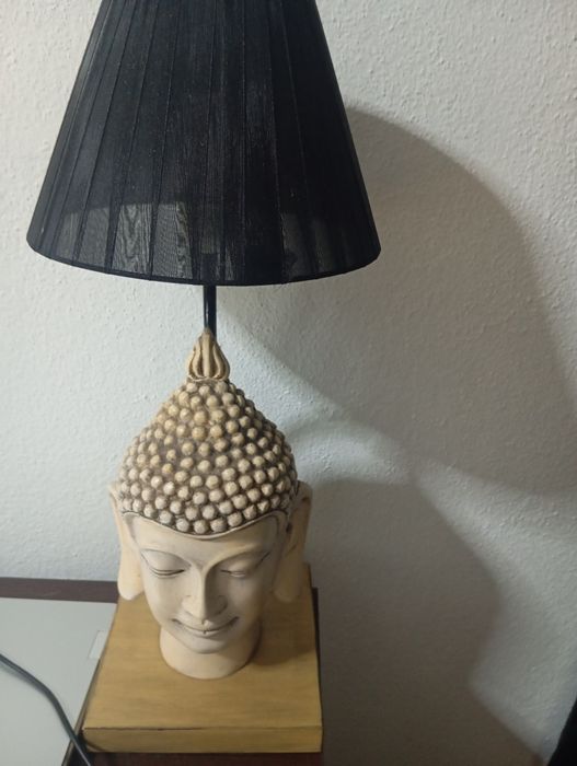Dois candeeiros mesa de cabeceira com cara de buda