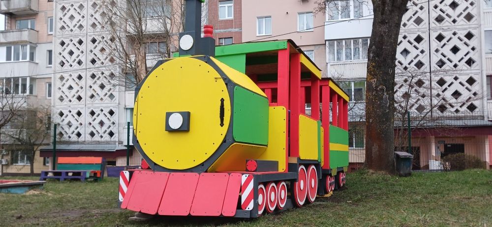 Дитячий майданчик локомотив