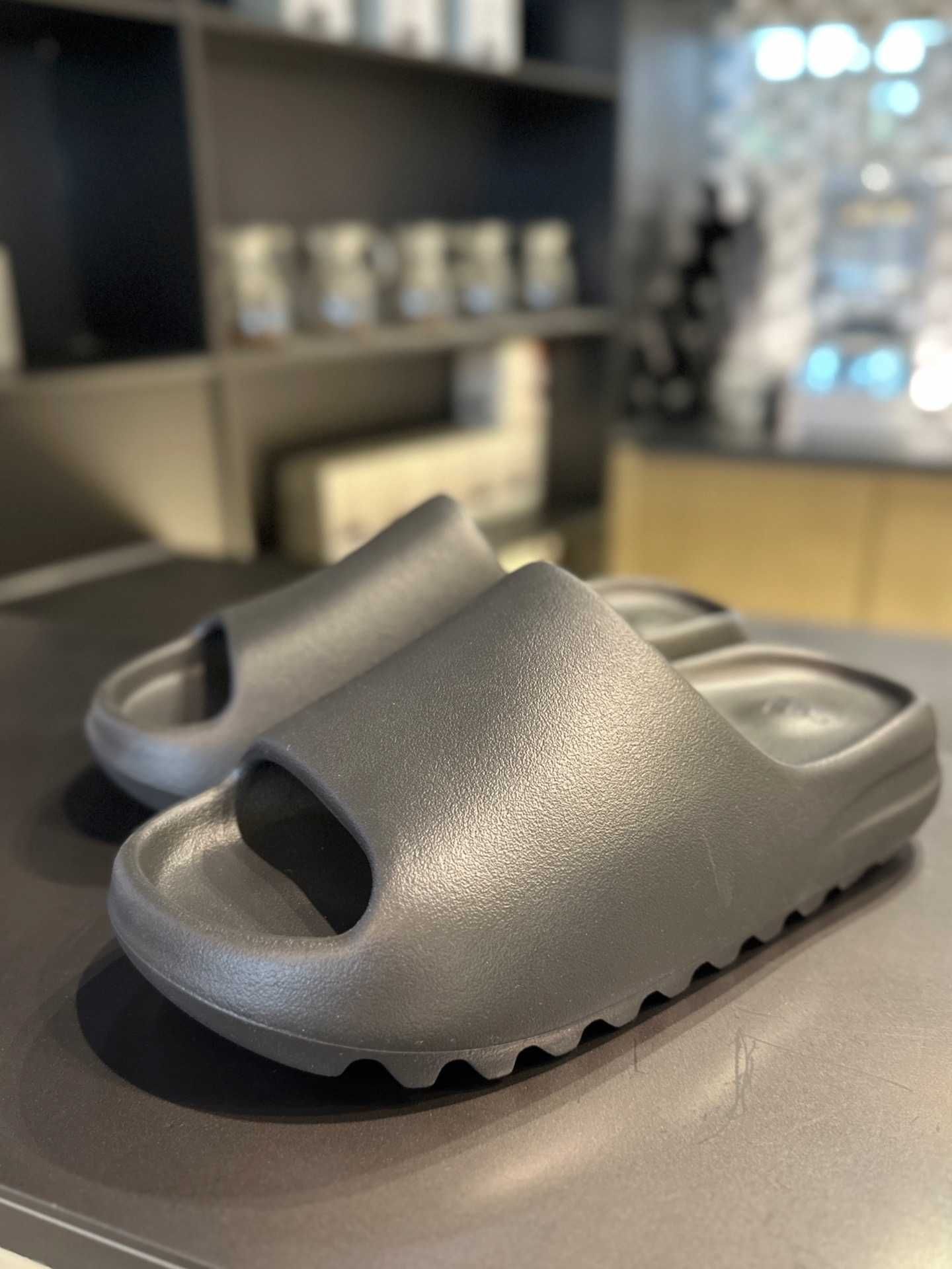 YeezyBoostSlide*Adidas OnyxUnisexTrampki r.44