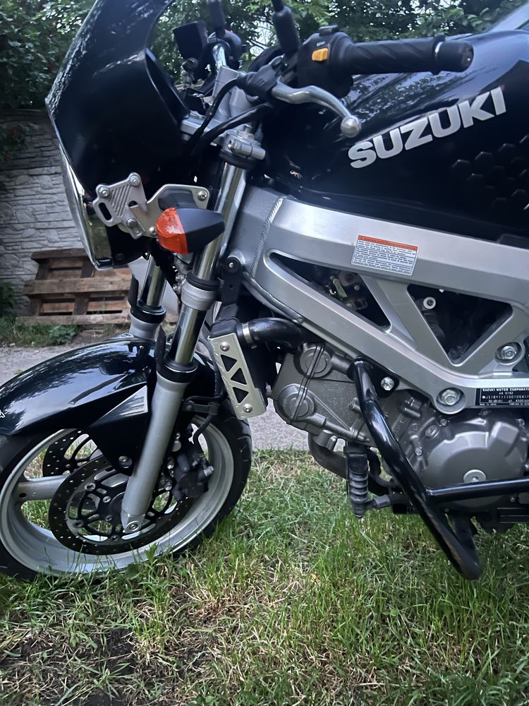 Suzuki SV650 2003 — Надежный и мощный байк в отличном состоянии!