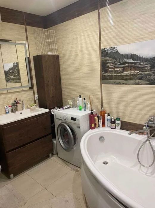 Продам 3 комнатную квартиру пр-т Гагарина, метро Спортивная S=65м2 VW