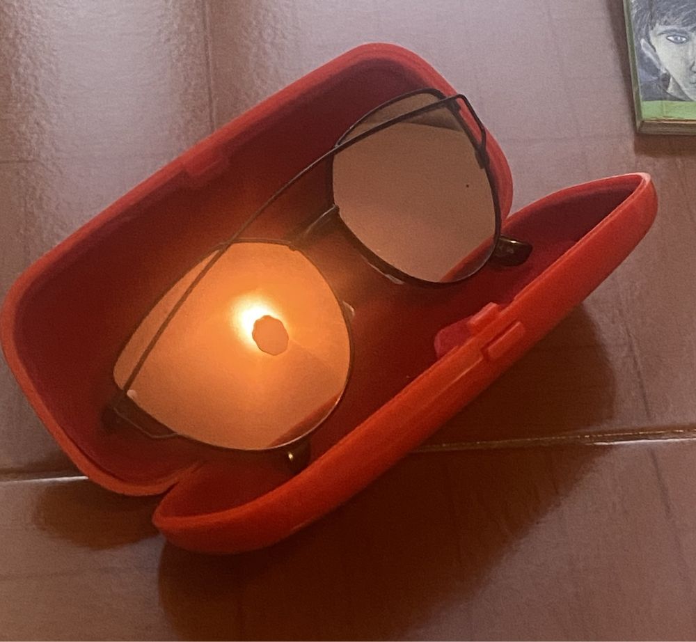 Oculos de sol com caixa