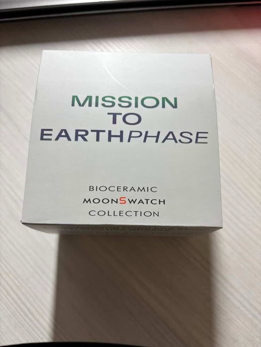 Часи OMEGA x Seatch