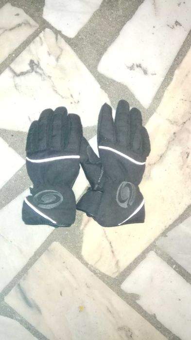 Luvas e corrente de mota