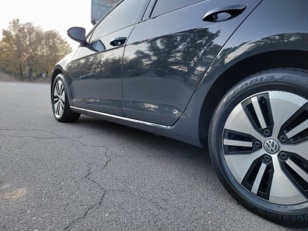Volkswagen e-golf  чудовий стан