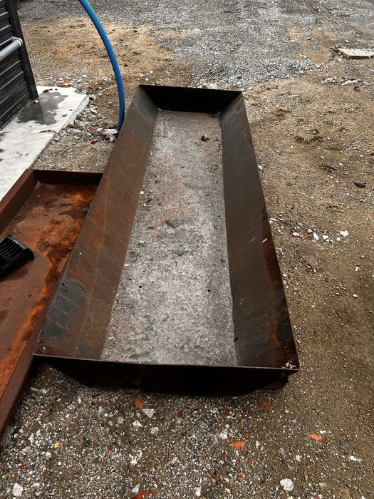 Taca , rynna , podkladka transportowa naczepy (pod kola)