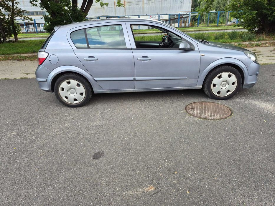 Opel Astra H prywatnie dlugie oplaty na rok.