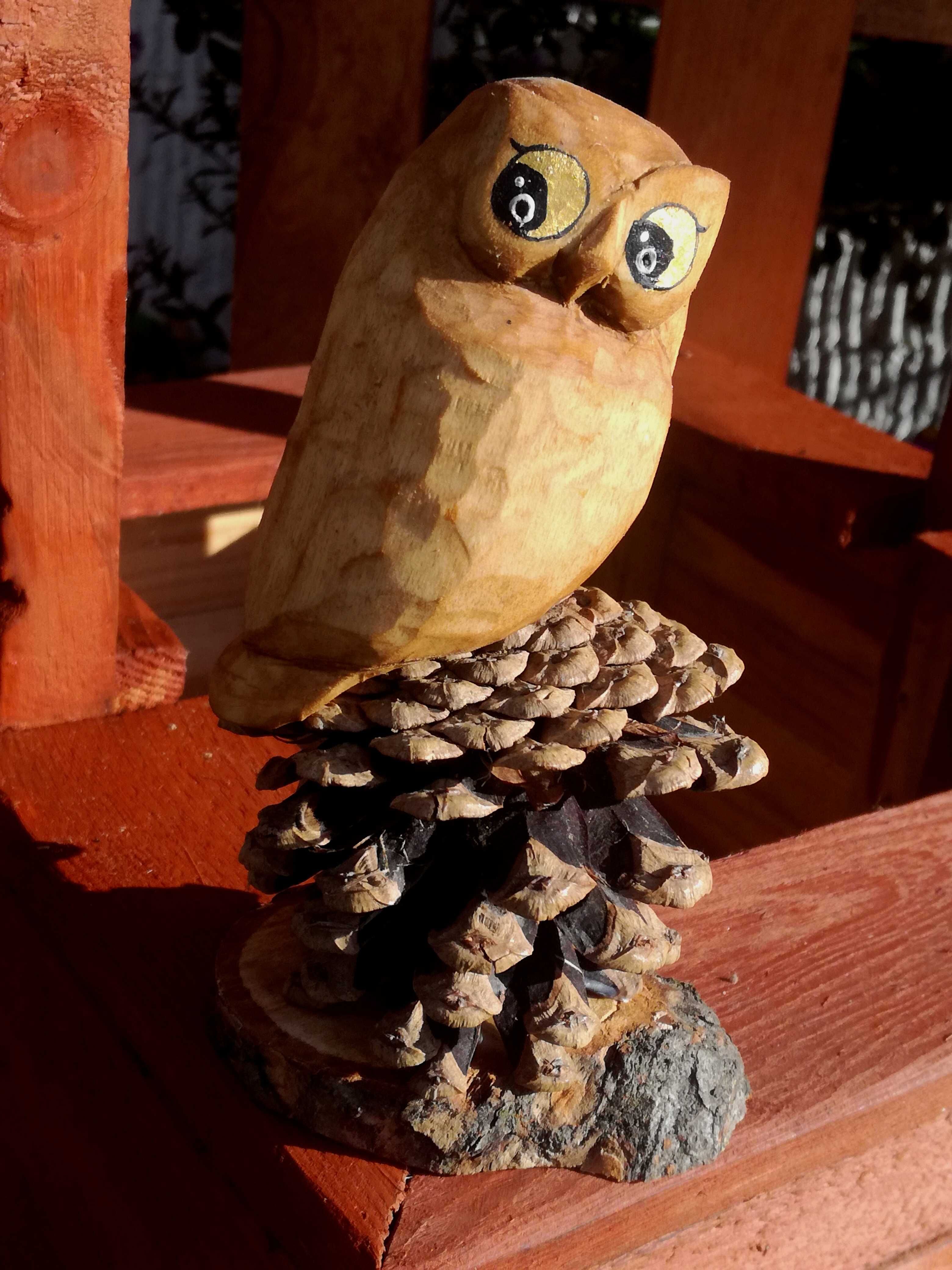 Rzeźba ptaków z drewna - sowy