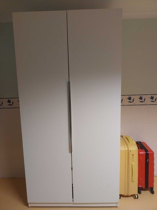 Bengaleiro antigo, mesas apoio, cabeceiras e Roupeiro PAX