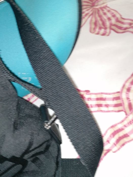 Linda mala DKNY preta