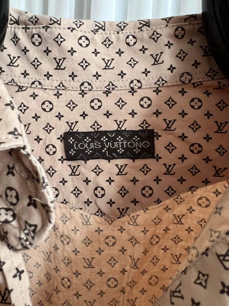 Beżowa koszula w logotypy Louis Vuitton