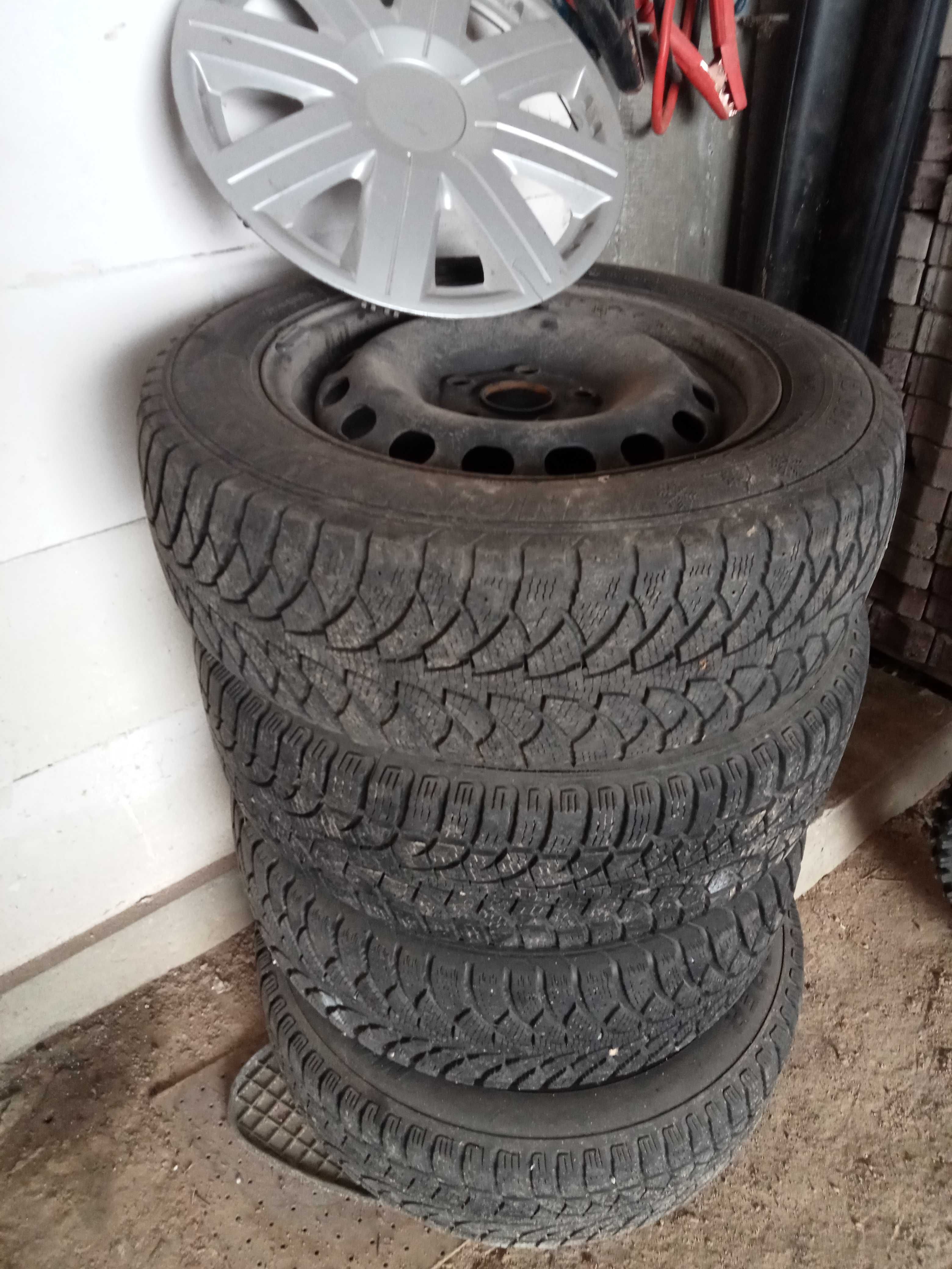 Komplet kół zimowych 15" felgi stalowe 5x112 kołpaki i opony 195/65