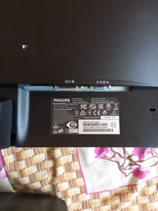 Продам монитор Philips 243V7Q