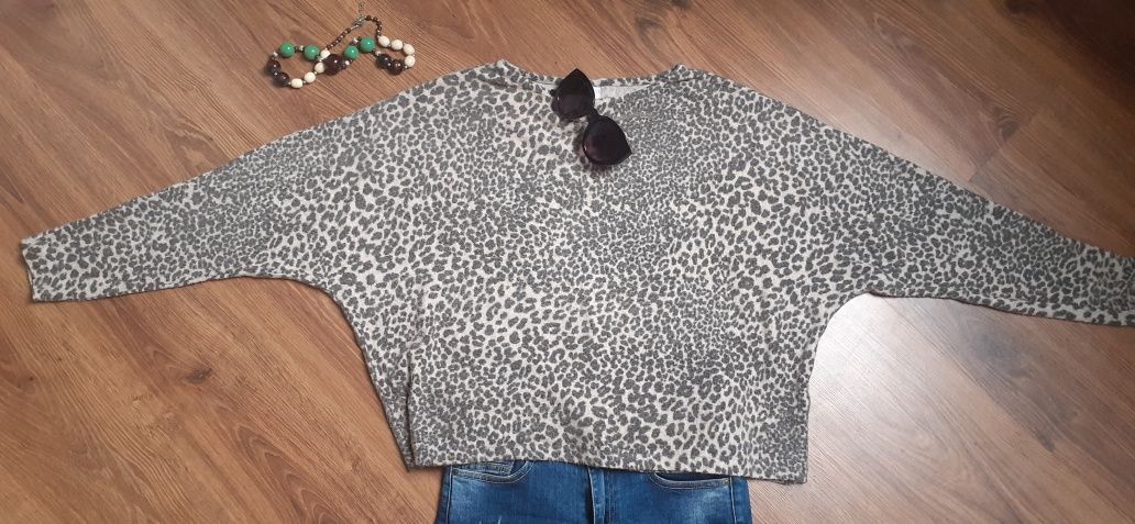 Sweterek    H&M     .