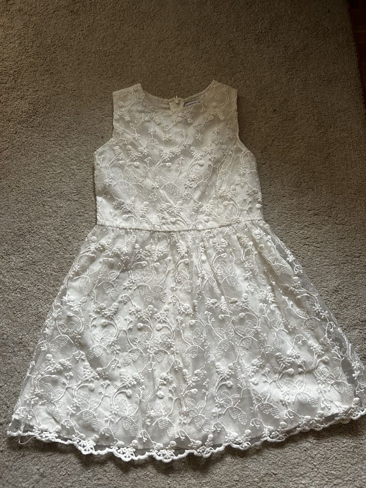 Biala koronkowa sukienka Reserved 140