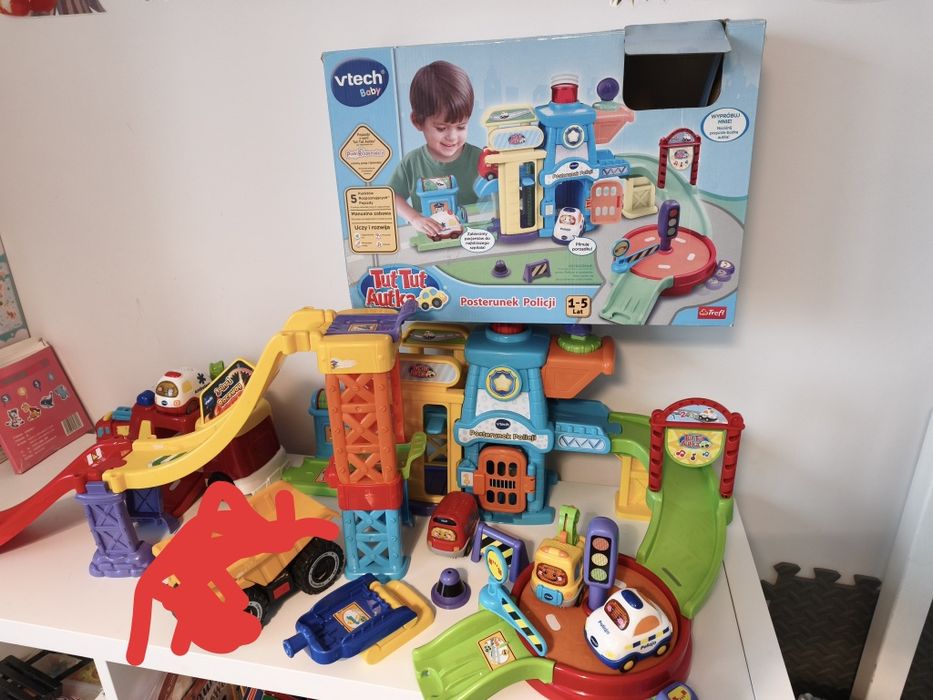 VTech Tut Tut Autka Posterunek Policji + 5 autek PL + gratisy