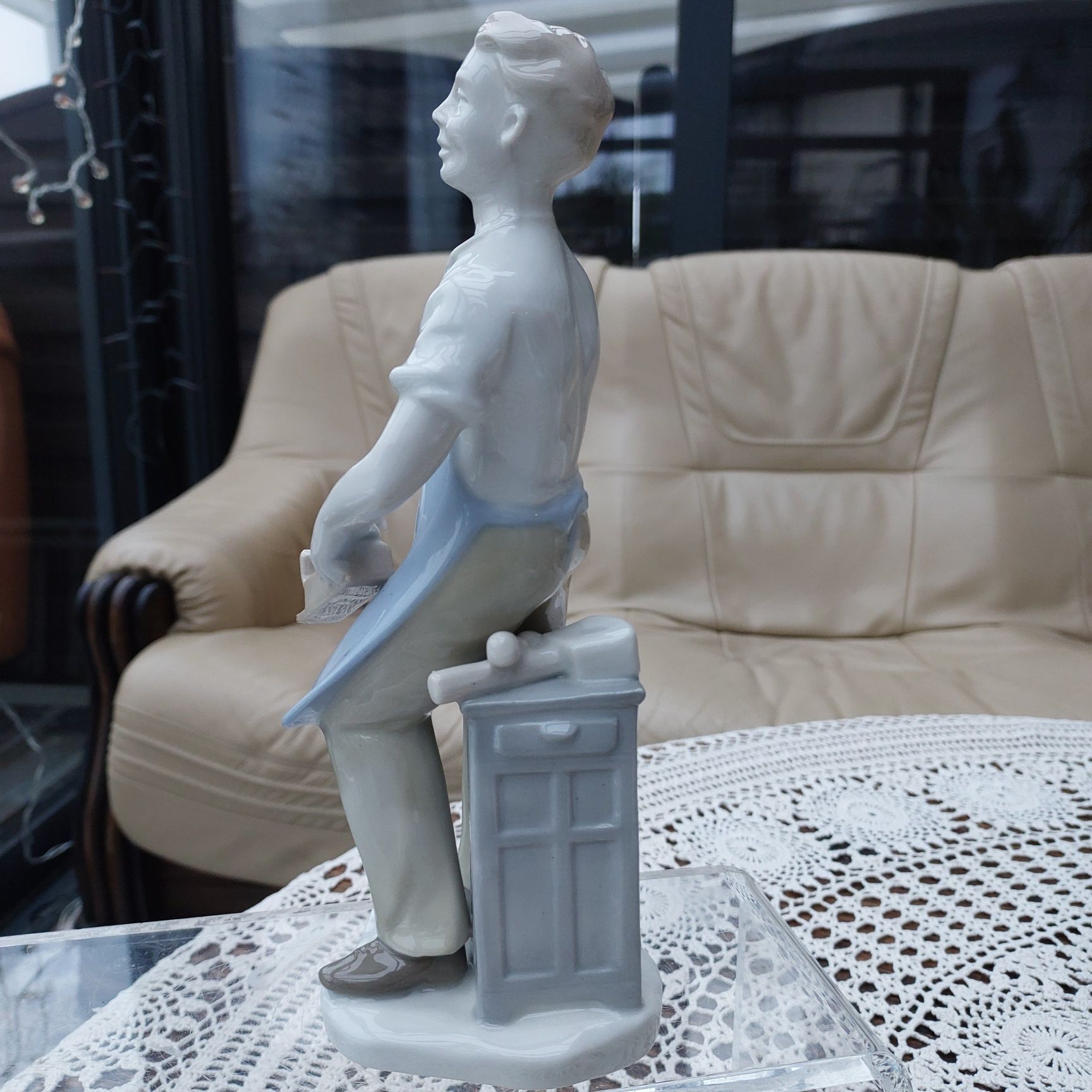 Porcelanowa figurka GDR stolarz