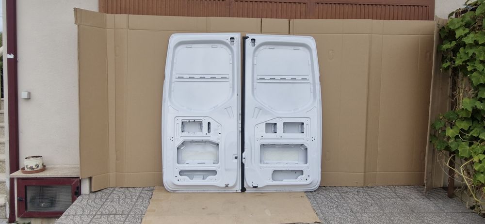 Porta tras Mercedes Sprinter (W907, 910). L2H1. 2018/2025.